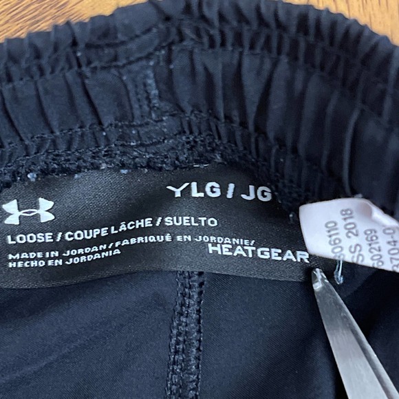 Under Armour Athletic Shorts Heatgear Youth Sz L Gently used - Picture 4 of 6